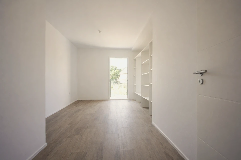 Intérieur lumineux d'un espace de vie spacieux. Projet réalisé par Hauplo